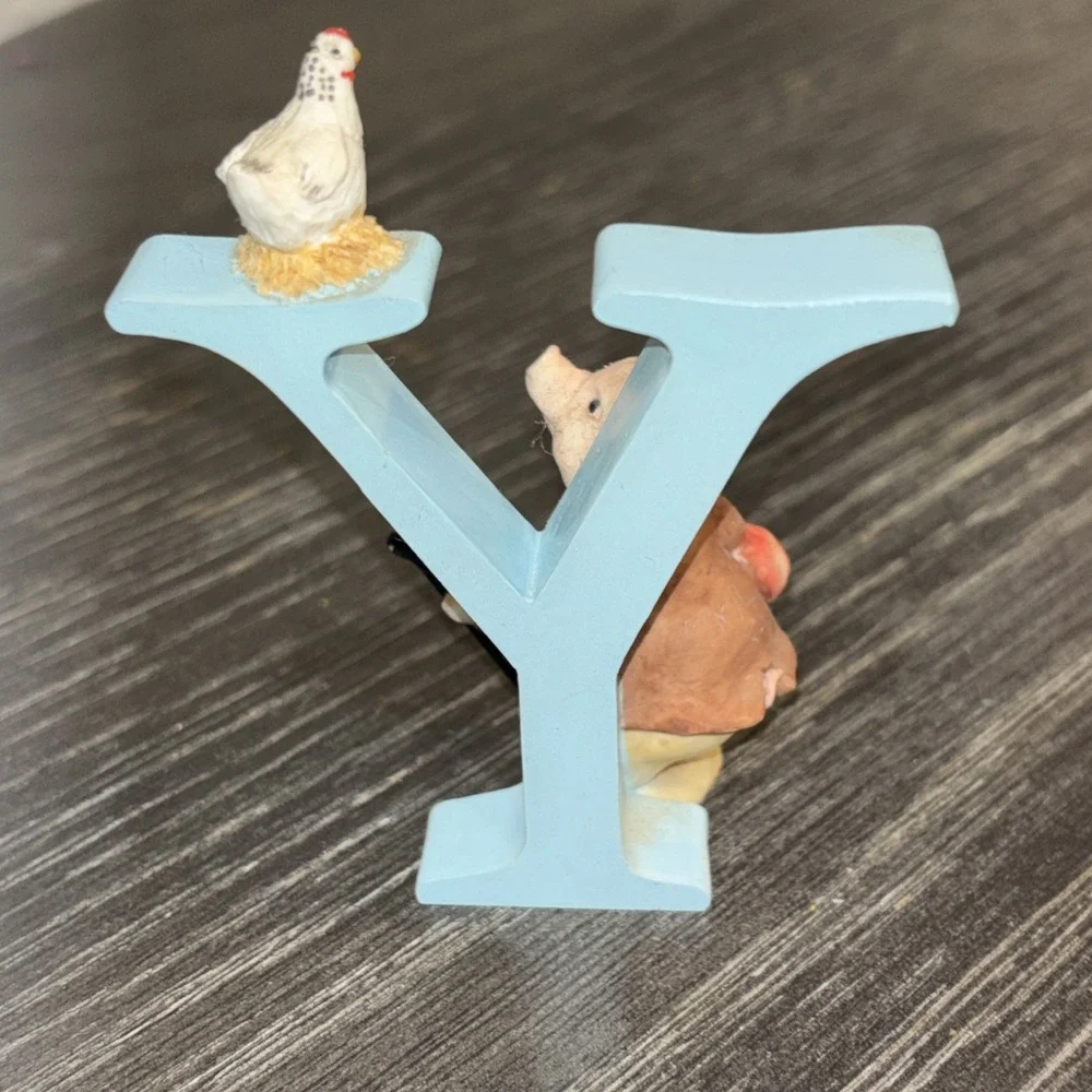 Peter Rabbit Alphabet Figurine Enesco 2005 Letter Y Pigling Bland A5017